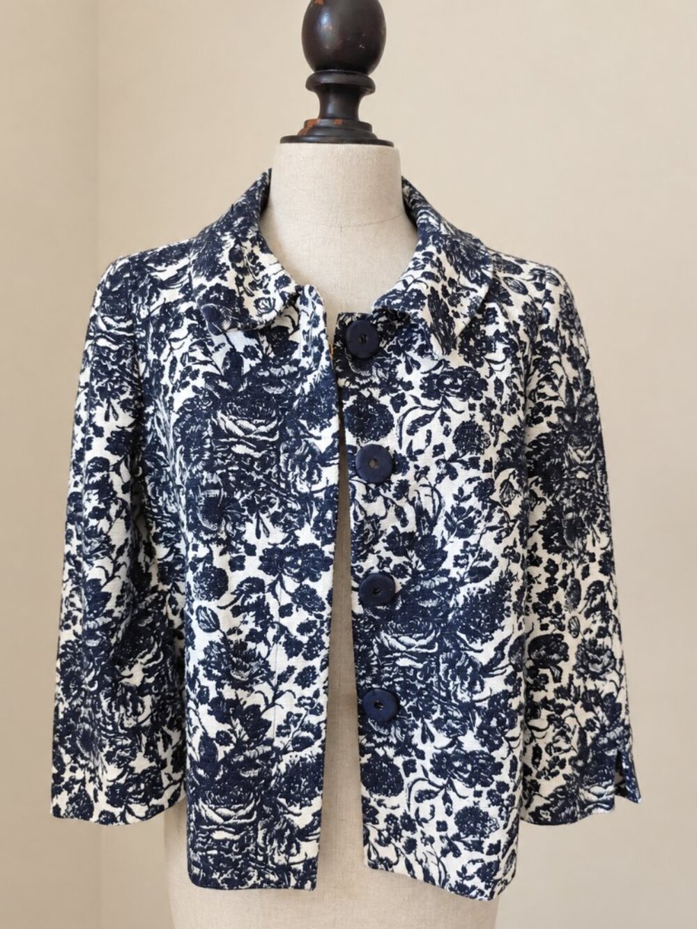Talbots Floral Jacquard Blazer Jacket Size 6 Navy Blue White Snap Front Crop